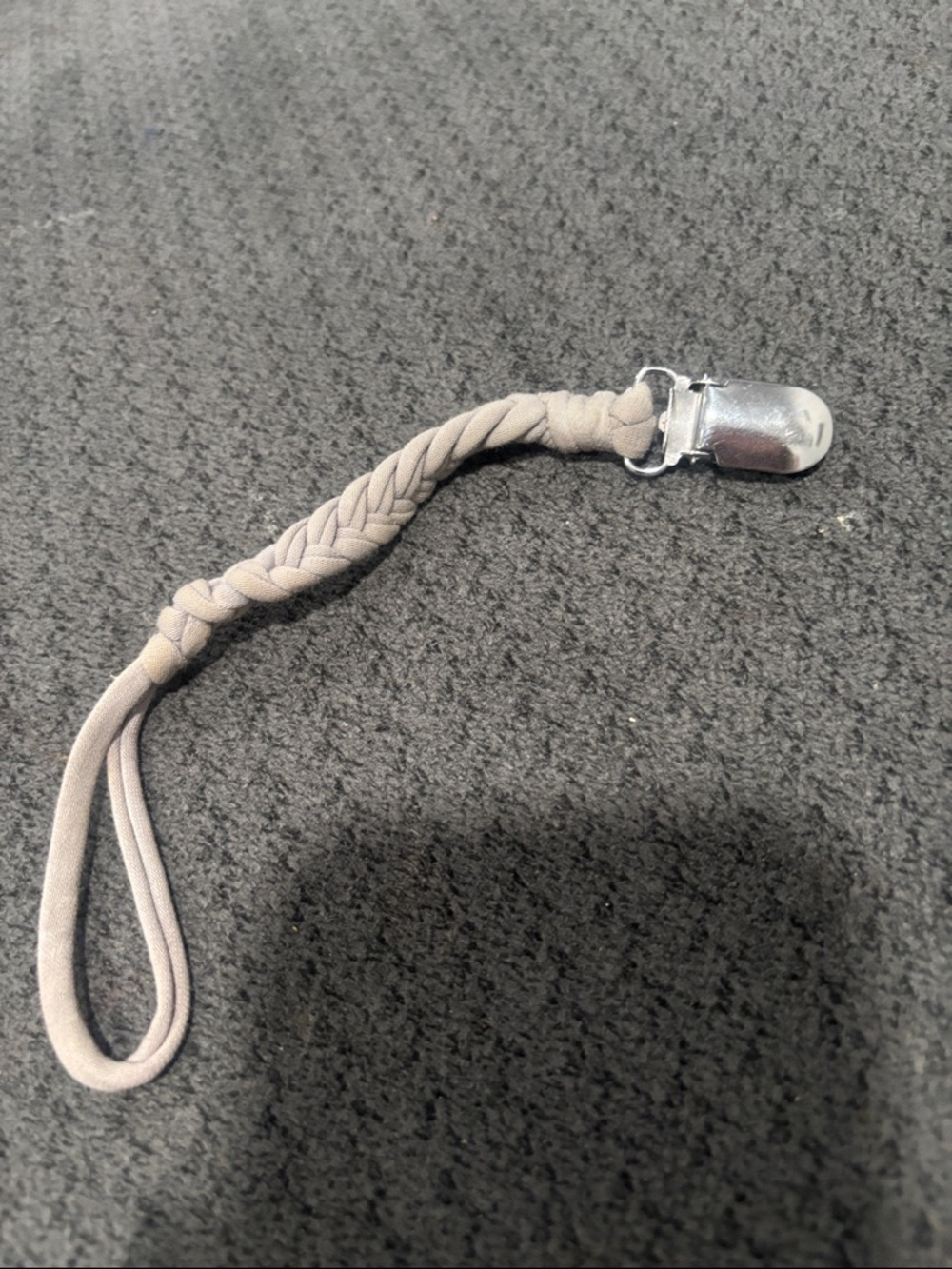 🟢10/$10 - grey pacifier clip